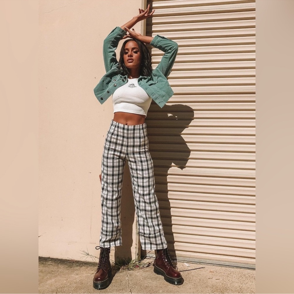 Princess Polly plaid cropped pant in Black and white  6 - Picture 3 of 8